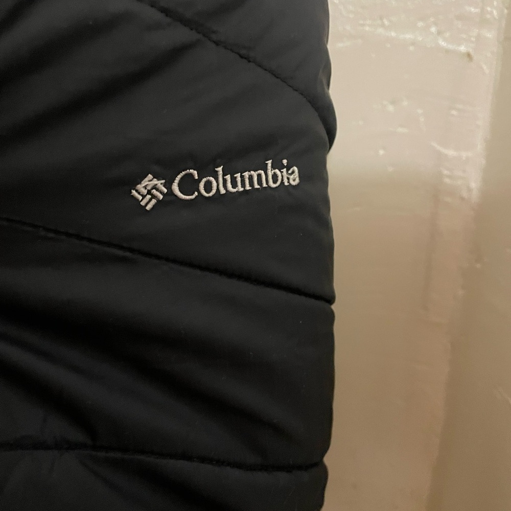 Columbia Women's Black Puffer Jacket - Picture 2 of 16